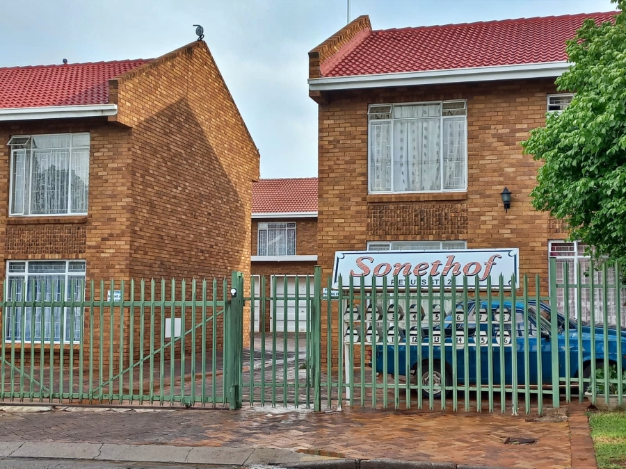 2 Bedroom Property for Sale in Potchefstroom North West